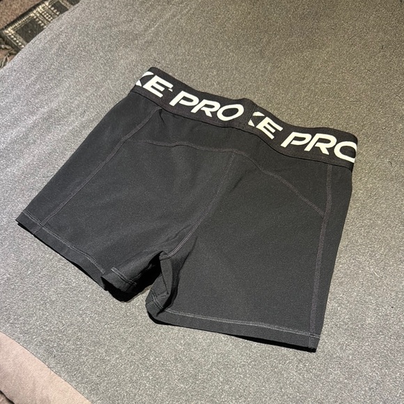 Nike Pro Women's Black Shorts - Picture 2 of 4